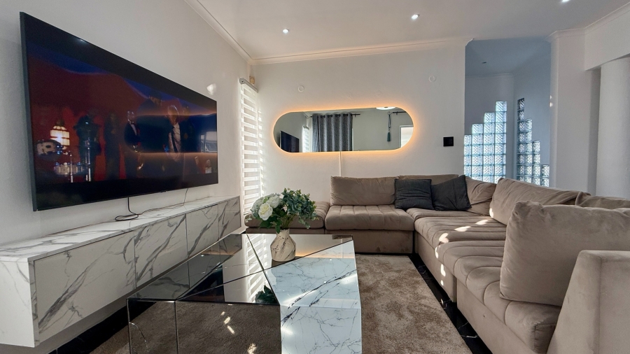 To Let 3 Bedroom Property for Rent in Parklands Western Cape